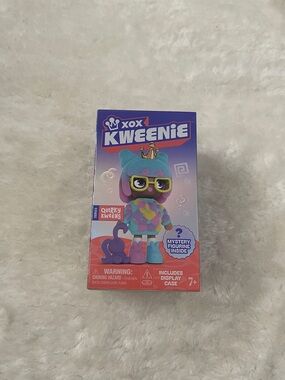 XOX Kweenie Quirky Kweens Mystery Figurine - Pastel Multicolor